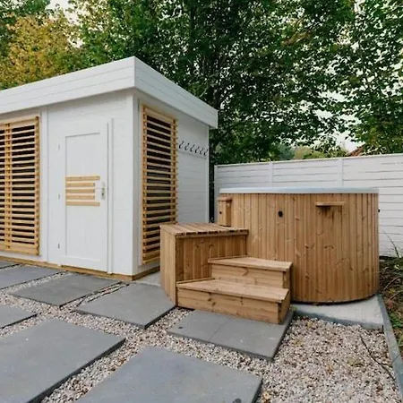 Chic Retreat With Sauna In Копалино